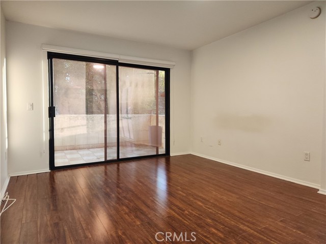 Detail Gallery Image 10 of 19 For 413 Hawthorne #102,  Glendale,  CA 91204 - 2 Beds | 2 Baths