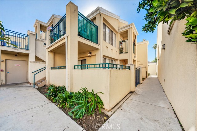 Detail Gallery Image 2 of 32 For 6374 Gage #121,  Bell Gardens,  CA 90201 - 2 Beds | 2 Baths