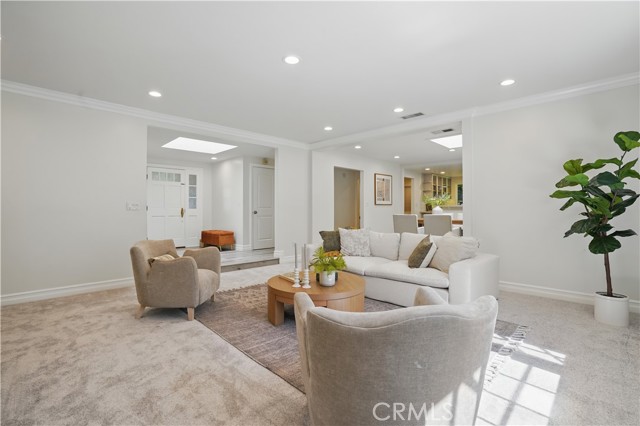 13811 Palace Way, Tustin CA: https://media.crmls.org/medias/45ee56db-5969-4165-8f9e-a221439e7c12.jpg