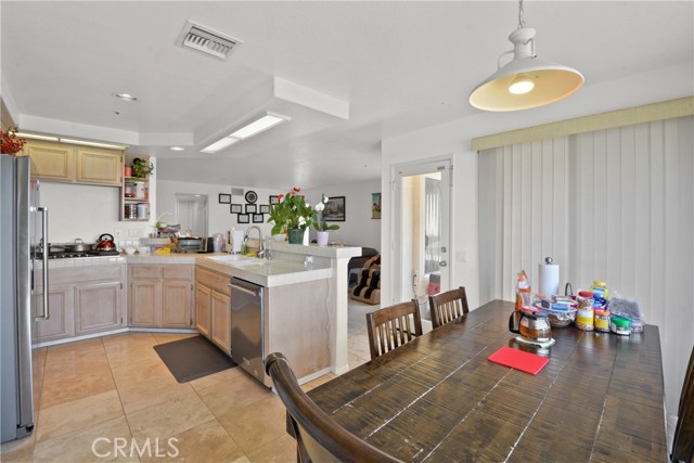 40 Paseo Alba, San Clemente CA: https://media.crmls.org/medias/45ee9803-43cb-4567-8090-ab671ceb9e1e.jpg