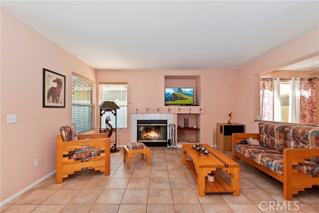 Detail Gallery Image 14 of 45 For 861 Poppyseed Ln, Corona,  CA 92881 - 3 Beds | 2/1 Baths