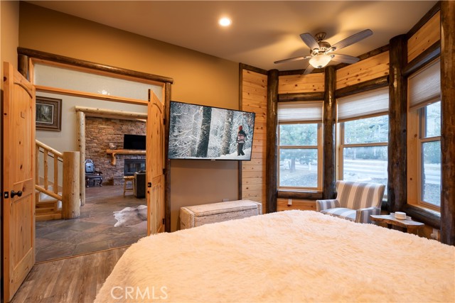325 Stoney Creek Road, Big Bear Lake CA: https://media.crmls.org/medias/45ef7e78-c40a-4586-a4eb-e36c05eece1b.jpg