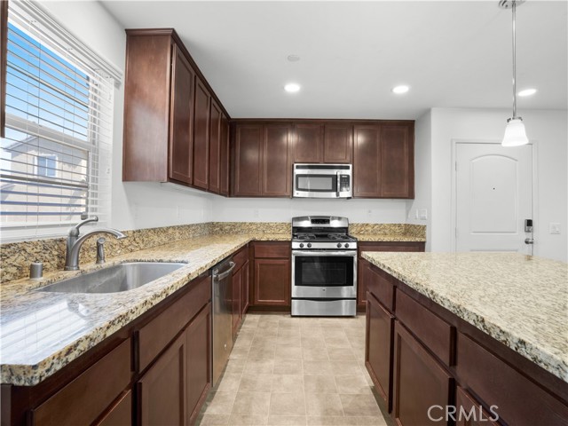 Detail Gallery Image 13 of 36 For 1377 Sunset #B,  Beaumont,  CA 92223 - 3 Beds | 2/1 Baths