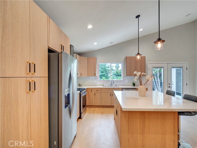 Detail Gallery Image 13 of 32 For 17961 Martha Street, Encino,  CA 91316 - 4 Beds | 3 Baths