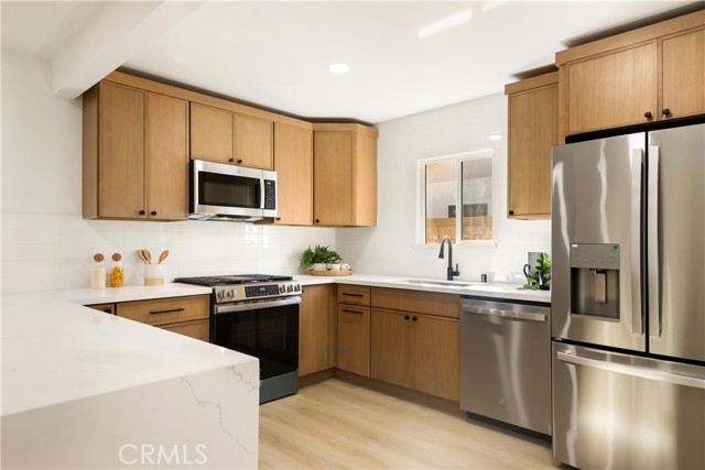 Detail Gallery Image 2 of 19 For 3151 Paddy Ln, Baldwin Park,  CA 91706 - 4 Beds | 2 Baths