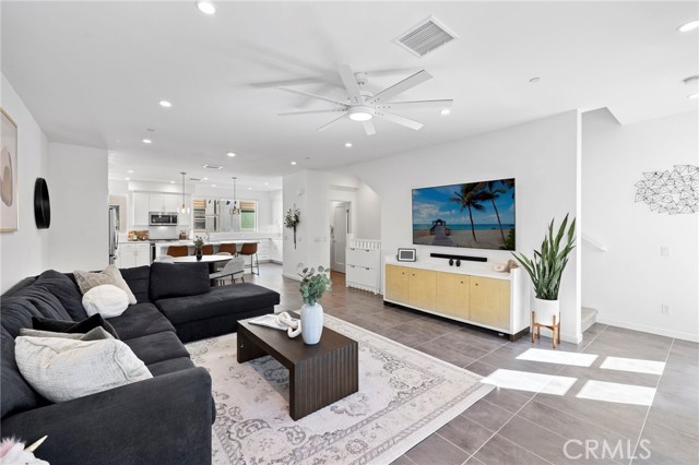 Detail Gallery Image 13 of 67 For 162 Placemark, Irvine,  CA 92614 - 3 Beds | 3/1 Baths