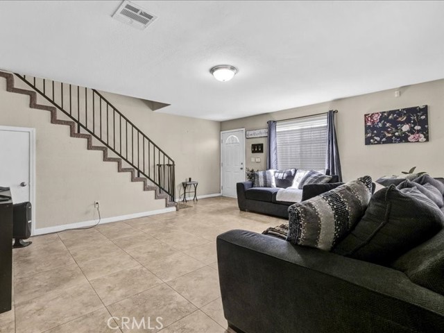 10316 S San Pedro Street, Los Angeles CA: https://media.crmls.org/medias/45f13ca7-3f0f-4255-8ca4-2d7b60ce4465.jpg