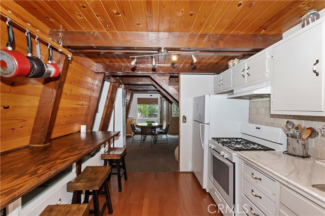 Detail Gallery Image 18 of 46 For 317 W Aeroplane Bld, Big Bear City,  CA 92314 - 4 Beds | 2 Baths