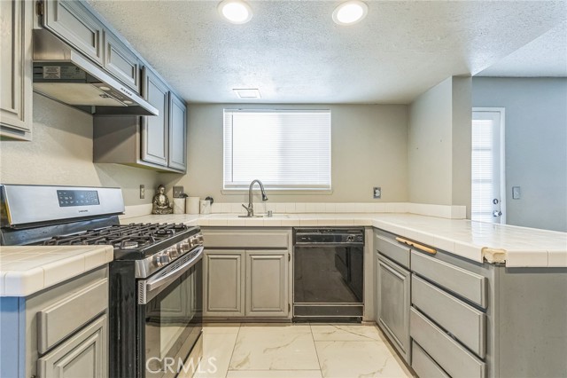 1725 Le Niche Lane, Lancaster CA: https://media.crmls.org/medias/45f21bd0-e874-4eed-a621-4236925800b8.jpg