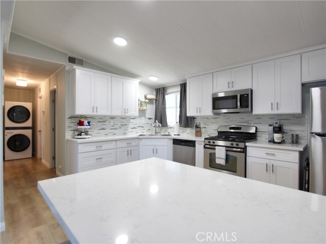Detail Gallery Image 10 of 18 For 692 N Adele St #101,  Orange,  CA 92867 - 3 Beds | 2 Baths