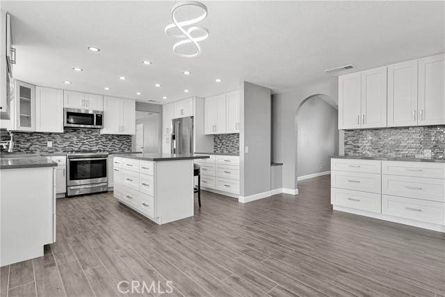 21978 Mojave Street, Apple Valley CA: https://media.crmls.org/medias/45f27523-f11e-4960-9906-576ceae8a337.jpg
