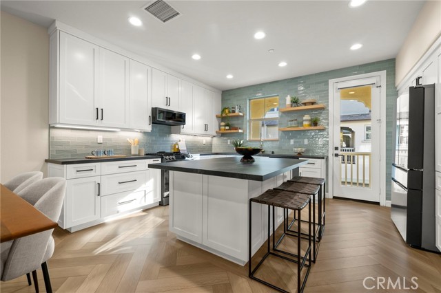 752 S Melrose Street, Anaheim CA: https://media.crmls.org/medias/45f33a45-3012-4826-a9ae-b163e92e4f9a.jpg