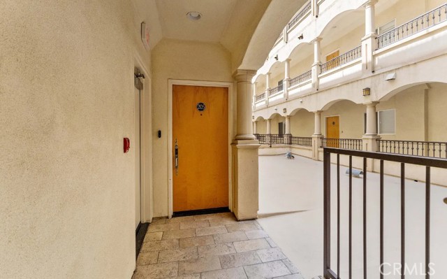 Detail Gallery Image 5 of 21 For 118 S Clark Dr #205,  West Hollywood,  CA 90048 - 3 Beds | 2/1 Baths