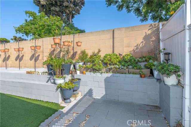 Detail Gallery Image 23 of 29 For 122 Hornbeam, Fountain Valley,  CA 92708 - 3 Beds | 2 Baths