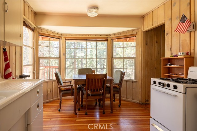 352 Big Bear Trail, Fawnskin CA: https://media.crmls.org/medias/45f4e56d-4ab6-4e89-bc71-22420b2d0b24.jpg