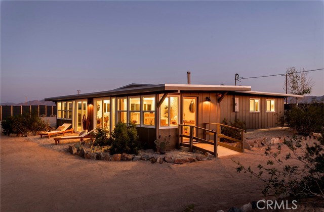 70315 Indian Trail, 29 Palms CA: https://media.crmls.org/medias/45f8e2c3-5599-4c1b-862e-3a4b7d73ecee.jpg