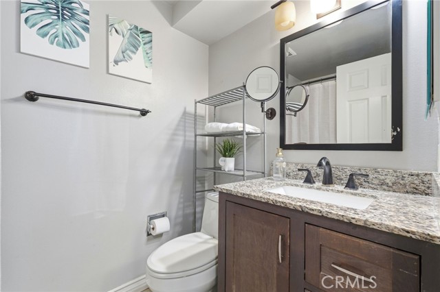 Detail Gallery Image 18 of 41 For 23943 via Flamenco, Valencia,  CA 91355 - 5 Beds | 3 Baths