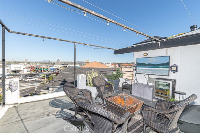 Detail Gallery Image 3 of 32 For 603 E Balboa Bld, Newport Beach,  CA 92661 - 3 Beds | 3 Baths