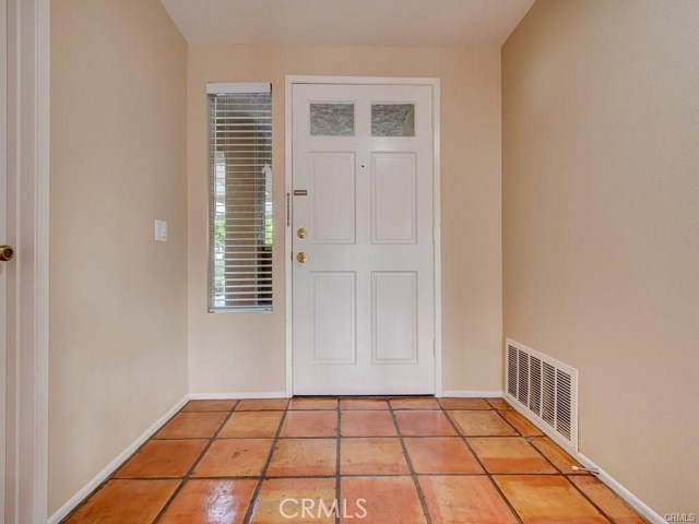 Detail Gallery Image 3 of 22 For 115 Stanford Ct #50,  Irvine,  CA 92612 - 2 Beds | 1/1 Baths