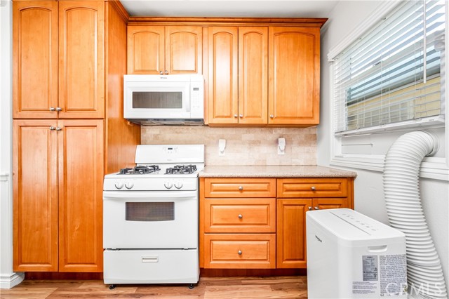 715 Olive Avenue, Huntington Beach CA: https://media.crmls.org/medias/45fb47dd-2712-44f4-947d-462c3592238f.jpg