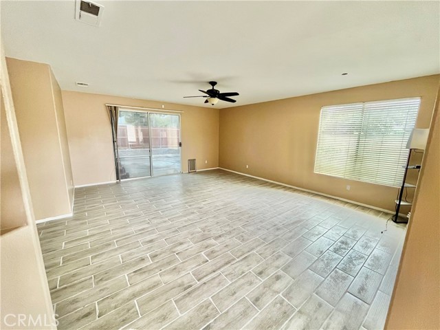 Detail Gallery Image 7 of 8 For 1110 Broadway Ln, Hemet,  CA 92545 - 3 Beds | 2 Baths