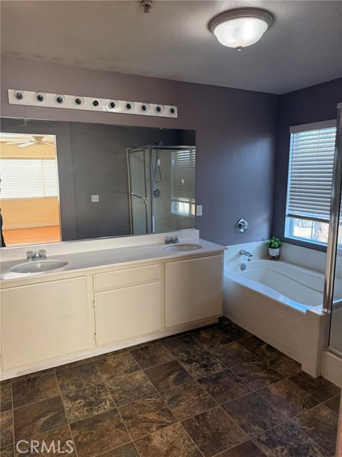 Detail Gallery Image 9 of 16 For 5752 Tamarisk Way, Fontana,  CA 92336 - 4 Beds | 3 Baths