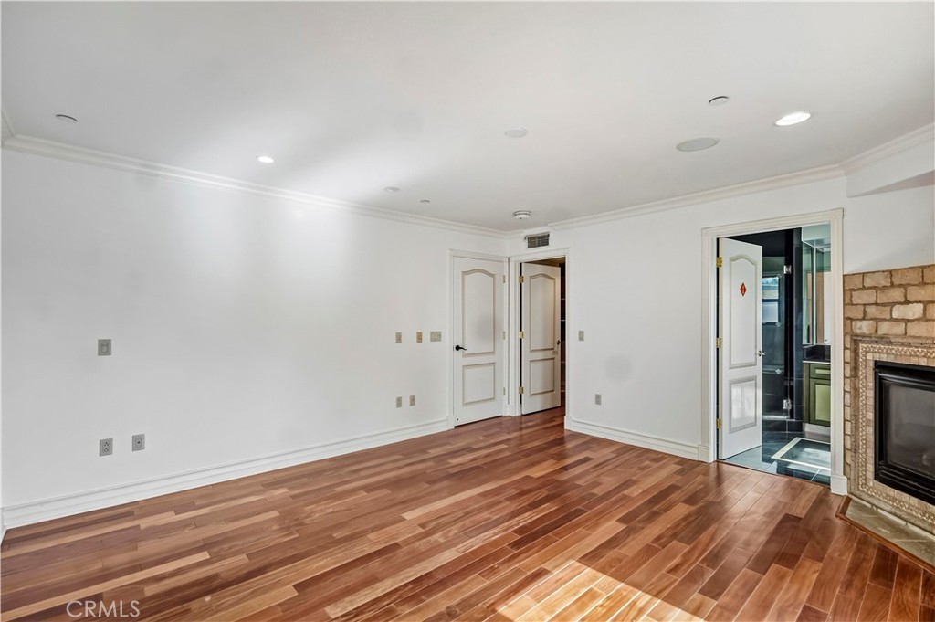 https://media.crmls.org/medias/45fde1f9-7eb8-4cf5-b718-faf5263fcff3.jpg?preset=X-Large