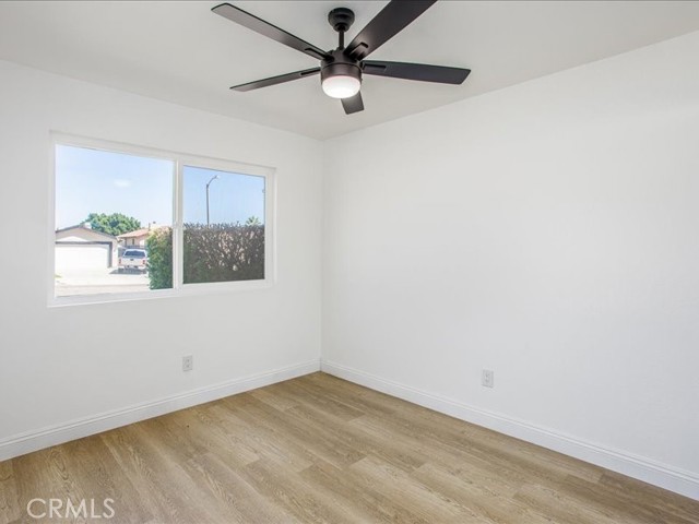 5734 N E Street, San Bernardino CA: https://media.crmls.org/medias/45fe0d58-5c99-42a2-b5d7-355f529f66cb.jpg
