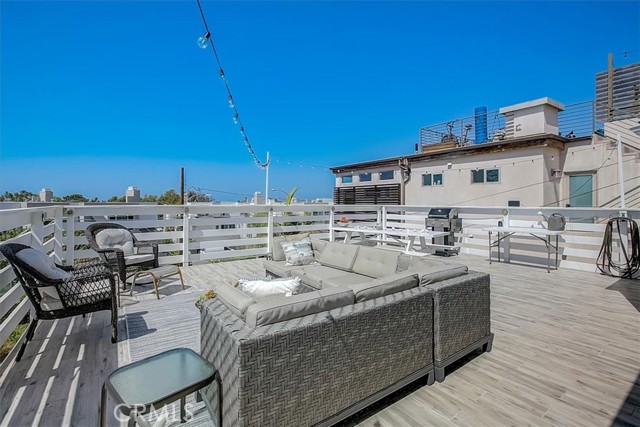 120 Hill Street, Hermosa Beach, California 90254, 3 Bedrooms Bedrooms, ,3 BathroomsBathrooms,Residential,Sold,Hill,SB22073459