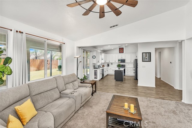 12206 Sundance Canyon Drive, Bakersfield CA: https://media.crmls.org/medias/45fea70e-41b2-477c-84fa-f2d133df93eb.jpg
