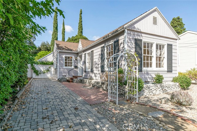 Detail Gallery Image 4 of 37 For 2737 Rustic Ln, Glendale,  CA 91208 - 1 Beds | 1 Baths