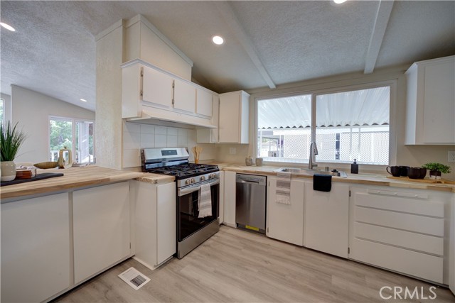 37 Via Santa Barbara, Paso Robles CA: https://media.crmls.org/medias/45ffa088-65bd-409f-a435-b4909d6fa6c7.jpg