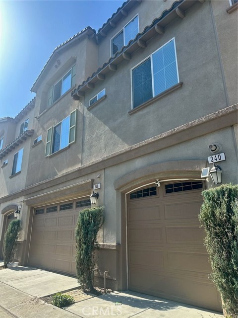 Detail Gallery Image 4 of 6 For 340 N Fenimore, Azusa,  CA 91702 - 3 Beds | 3 Baths