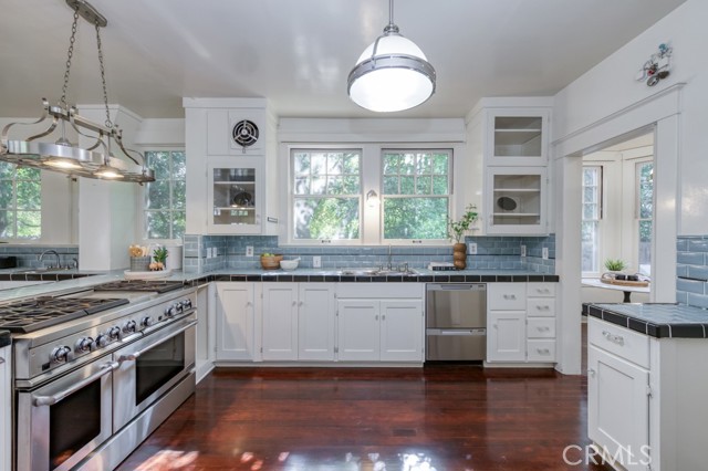 Detail Gallery Image 13 of 66 For 605 E Home Ave, Fresno,  CA 93728 - 5 Beds | 4/1 Baths