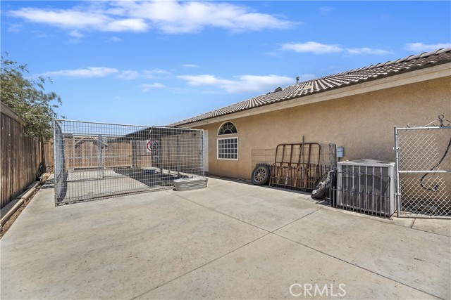 8328 Chateau Road, Phelan CA: https://media.crmls.org/medias/46020876-e824-4d60-b909-ca17f4ab21ea.jpg