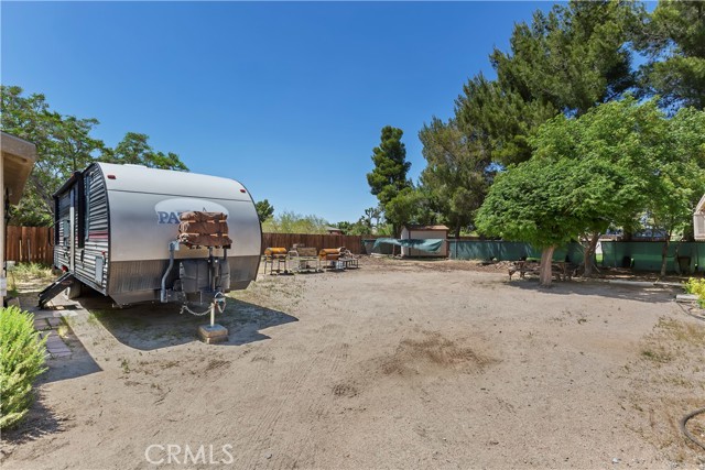 7486 Earhart Avenue, Hesperia CA: https://media.crmls.org/medias/460297c8-9b43-4f9b-9508-8bcd814e961c.jpg