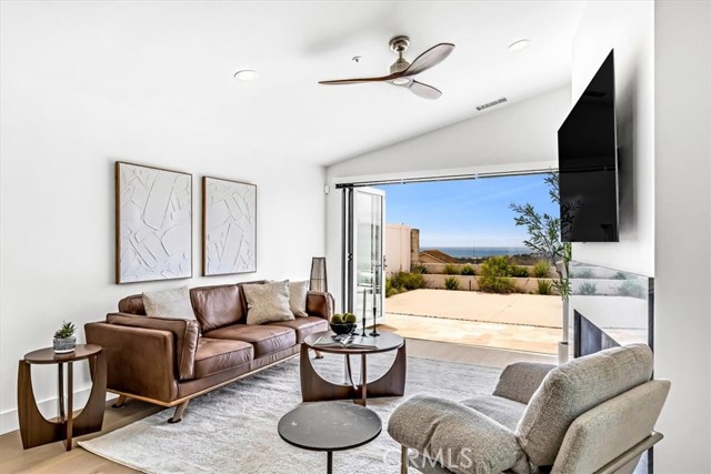 15 Segovia, San Clemente CA: https://media.crmls.org/medias/4602af13-ca93-49fd-9805-de845b85c847.jpg