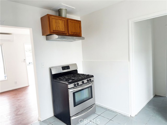 1330 S Reservoir Street, Pomona CA: https://media.crmls.org/medias/46037952-359a-4fde-bb4f-76e7d2c5364d.jpg