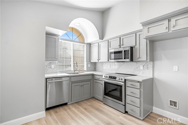 Detail Gallery Image 12 of 32 For 645 E Champlain Dr #106,  Fresno,  CA 93730 - 2 Beds | 4 Baths