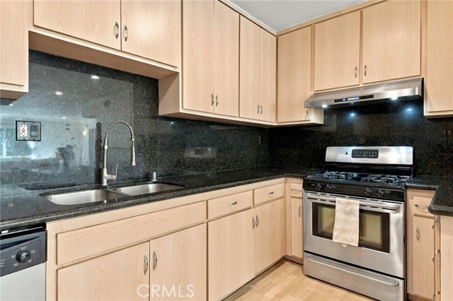 5315 Zelzah Avenue, 16 photo 8