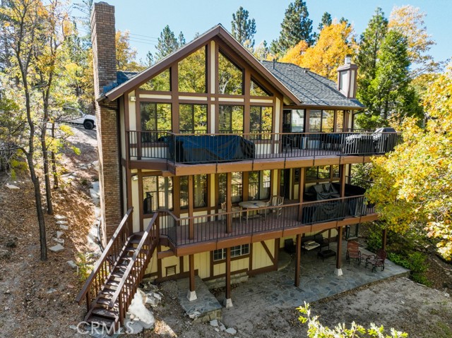 Detail Gallery Image 1 of 45 For 1054 Sandalwood Dr, Lake Arrowhead,  CA 92352 - 4 Beds | 4 Baths