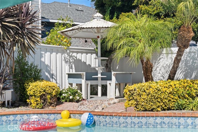 Detail Gallery Image 25 of 28 For 7 Clear Creek Ln, Laguna Hills,  CA 92653 - 4 Beds | 2/1 Baths