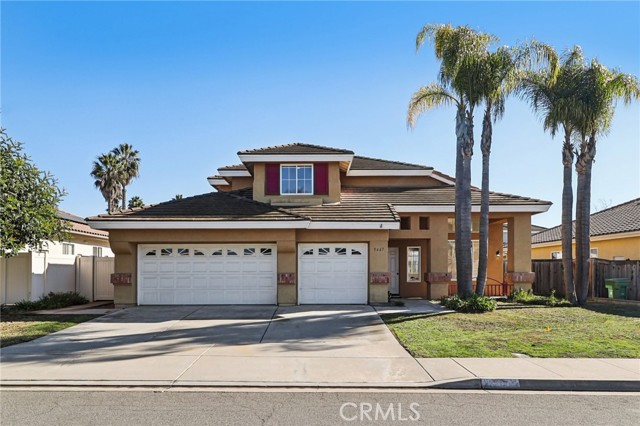 Detail Gallery Image 2 of 47 For 5667 Dartmoor Cir, Oceanside,  CA 92057 - 4 Beds | 3 Baths