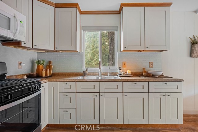 Detail Gallery Image 6 of 30 For 989 Calanda, Crestline,  CA 92325 - 2 Beds | 2 Baths