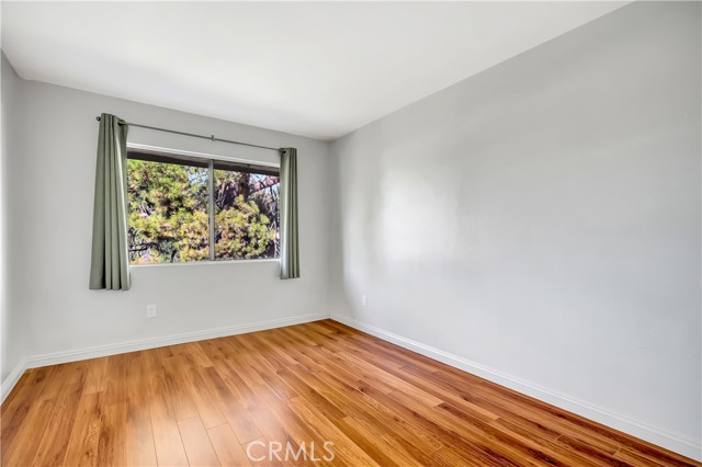 Detail Gallery Image 14 of 24 For 7308 Corbin Ave #G,  Reseda,  CA 91335 - 2 Beds | 2 Baths