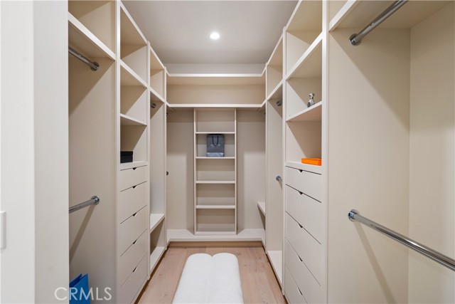 10840 Queensland, Los Angeles CA: https://media.crmls.org/medias/46091288-b090-42c1-a6e6-4645b3213305.jpg