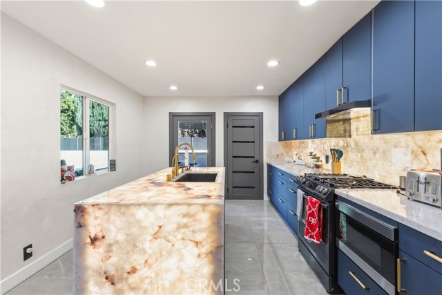 Detail Gallery Image 18 of 40 For 2240 N Parish, Burbank,  CA 91504 - 4 Beds | 2 Baths