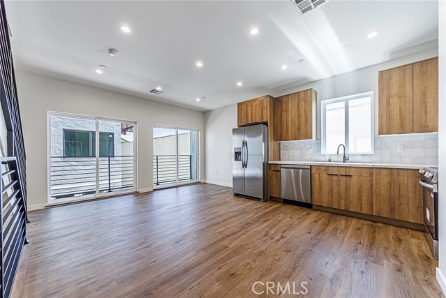 Detail Gallery Image 8 of 27 For 1859 Crenshaw Bld #1/2,  Los Angeles,  CA 90019 - 4 Beds | 3 Baths