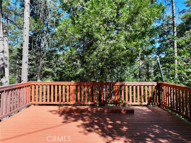 8 Lake Forest Drive, Twin Peaks CA: https://media.crmls.org/medias/460a3d27-d9f4-4803-9f3d-83787d29e52e.jpg