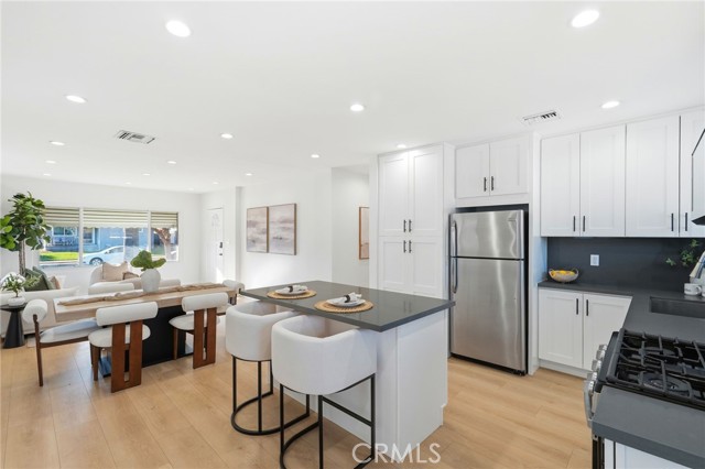 Detail Gallery Image 23 of 74 For 2140 N Rose St, Burbank,  CA 91505 - 5 Beds | 3/1 Baths